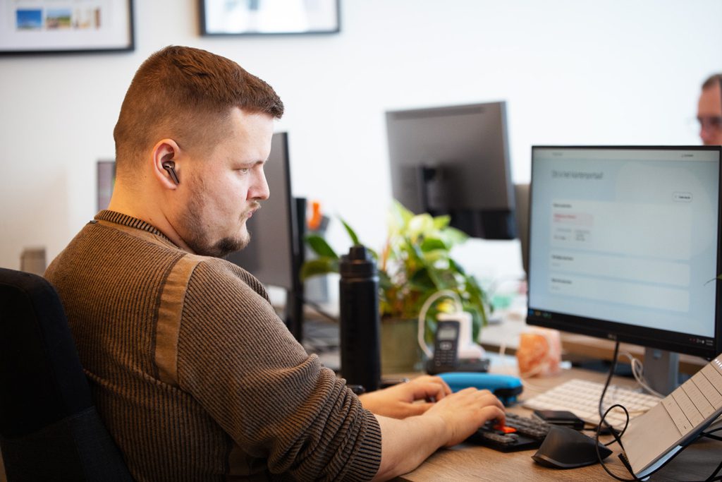 Go2People overname Django WordPress websites